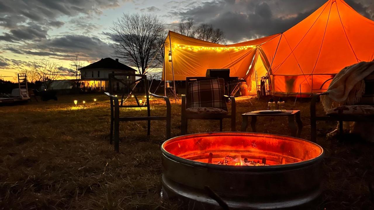 Shenandoah Valley Glamping - Amazing Views - Farm Luxury tent